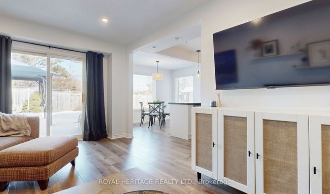 28 Cawker Crt, House other with 5 bedrooms, 4 bathrooms and 4 parking in Whitby ON | Image 22