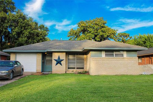329 Robin St, Deer Park, TX, 77536-2660 | Card Image