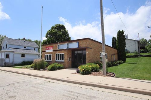 713 Railroad Ave, LOMIRA, WI, 53048-9803 | Card Image