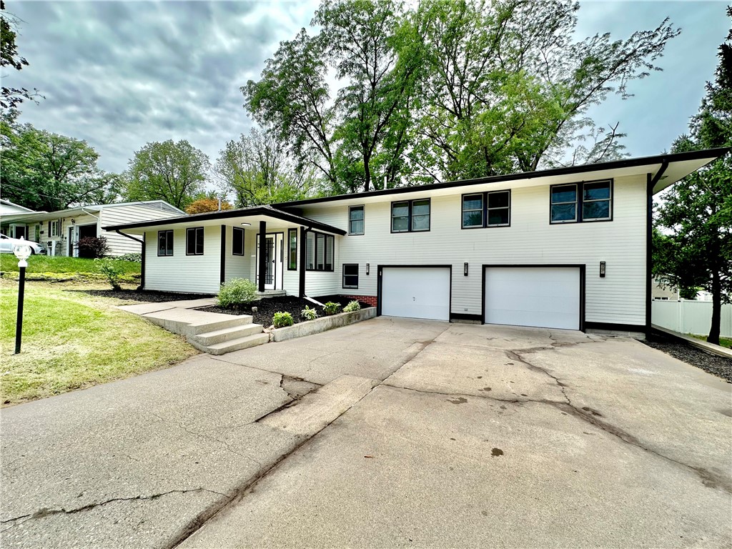 13th St, Newton, IA 50208