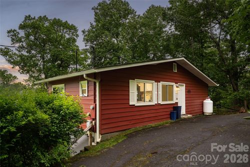 8 N Delano Rd, Asheville, NC, 28805-1797 | Card Image