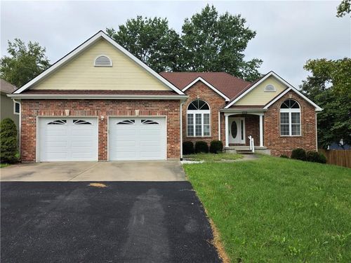 1204 N Elm St, Louisburg, KS, 66053-3532 | Card Image