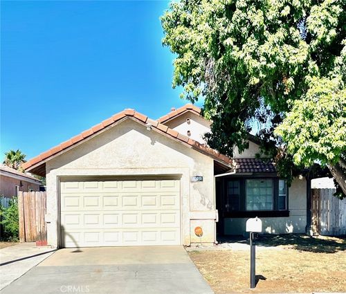 1005 Lilac St, Hemet, CA, 92545 | Card Image