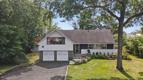 5 Woods Ln, Roslyn, NY, 11576-3112 | Card Image