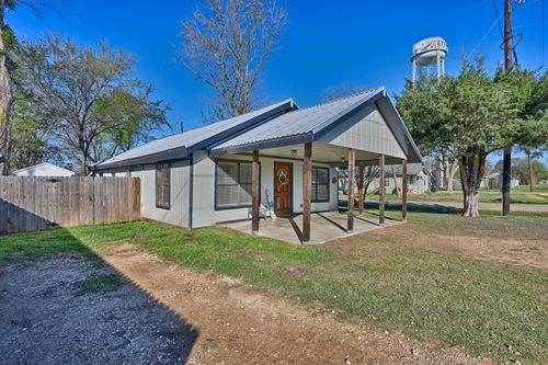 533 Giddings St, Lexington, TX, 78947-6363 | Card Image