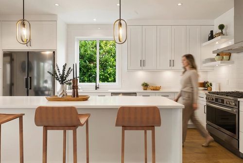 338 W 24th St, North Vancouver, BC, V7M2C6 | Card Image