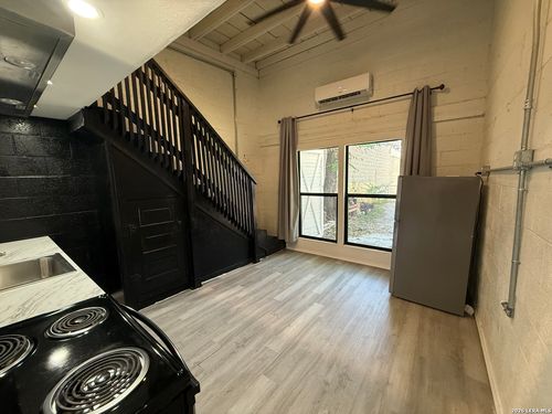 b-3916 S Presa St, San Antonio, TX, 78210-4836 | Card Image