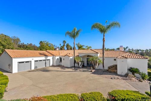 2821 Summit Dr, Escondido, CA, 92025-7523 | Card Image