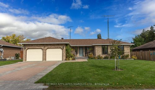 {{alt}} | Card Image