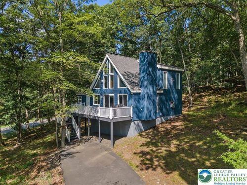 272 Stafford Dr, Bushkill, PA, 18324-8681 | Card Image