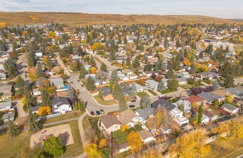 4724 Nipawin Cres Nw, Calgary, AB, T2K2H9 | Card Image