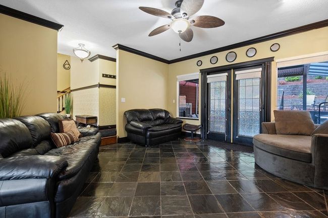 Building lobby with ornamental molding | Image 16