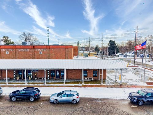 300-and-400-315 W North St, Brighton, MI, 48116-1555 | Card Image