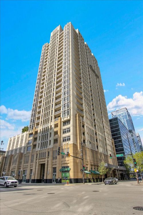 2608-1400 Michigan Ave, Chicago, IL, 60605-3731 | Card Image