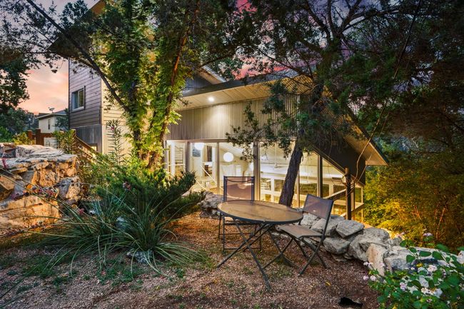 The architect created such beautiful lines with the home design. | Image 5