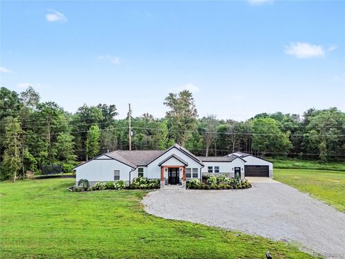 4086 Commerce Rd, Milford, MI, 48380-3114 | Card Image