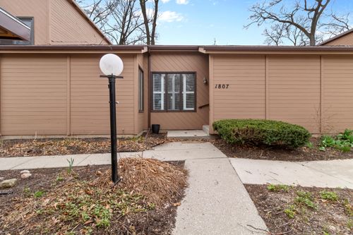 1807 Earthstone Dr, Valparaiso, IN, 46383 | Card Image