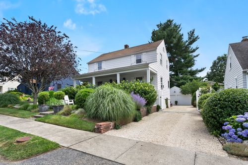 521 Lake Ave, Bridgeport, CT, 06605-3518 | Card Image