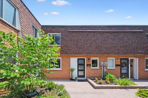 16-120 Country Club Dr, Guelph, ON, N1E3K7 | Card Image
