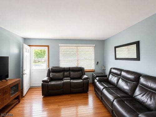 438 Seaton Ave, Roselle Park, NJ, 07204-1518 | Card Image