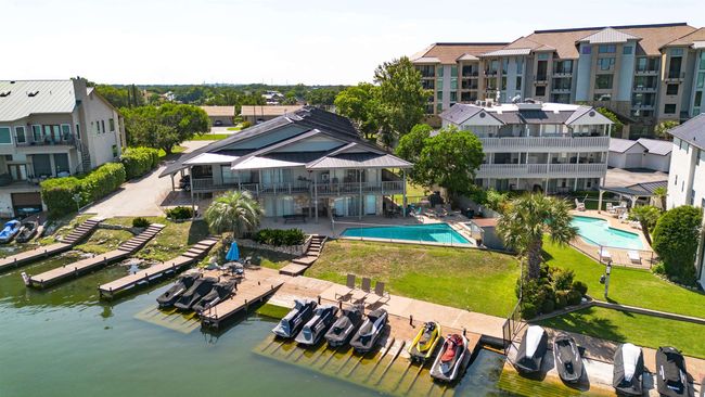 102 - 104 Cove E, Condo with 3 bedrooms, 2 bathrooms and null parking in Horseshoe Bay TX | Image 11