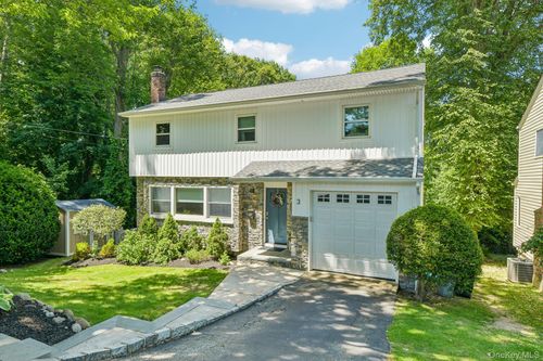 3 Walnut Pl, Huntington, NY, 11743-7105 | Card Image