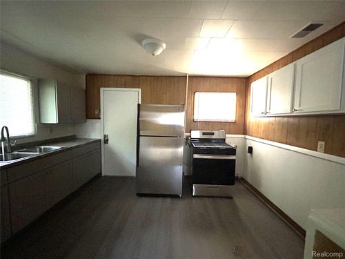 15907 Knight, Redford, MI, 48239-3605 | Card Image