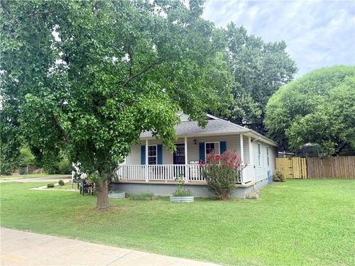 402 El Paso St Se, Gravette, AR, 72736-9110 | Card Image