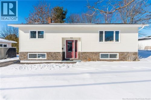 5 Munroe St, Riverview, NB, E1B2Y7 | Card Image