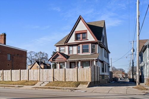 124 W North Ave, Milwaukee, WI, 53212-3235 | Card Image