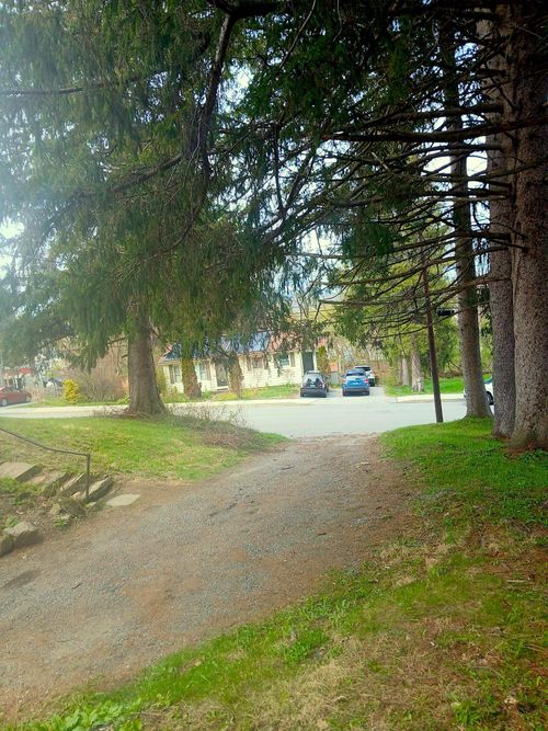 323 Weeks St, Bennington, VT, 05201-2377 | Card Image