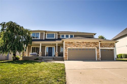 2700 Sw Carlton Dr, Lee's Summit, MO, 64082-1448 | Card Image