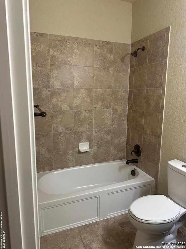 209 Rawhide Way, House other with 3 bedrooms, 2 bathrooms and null parking in Cibolo TX | Image 7