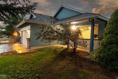 786 Ne Tierra Rd, Bend, OR, 97701-7699 | Card Image