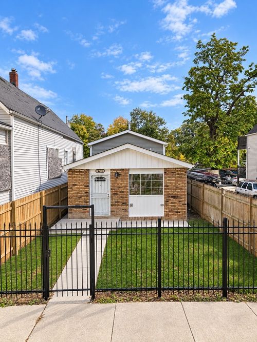 6733 S Throop St, Chicago, IL, 60636-2930 | Card Image