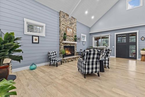 131 Sugar House Way, Moretown, VT, 05660-8402 | Card Image