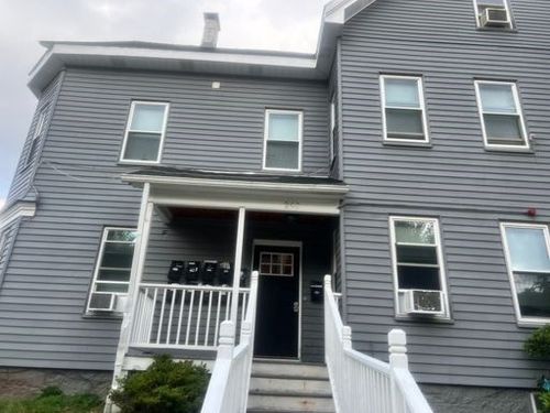 apt-3-240 Crescent St, Waltham, MA, 02453-3422 | Card Image