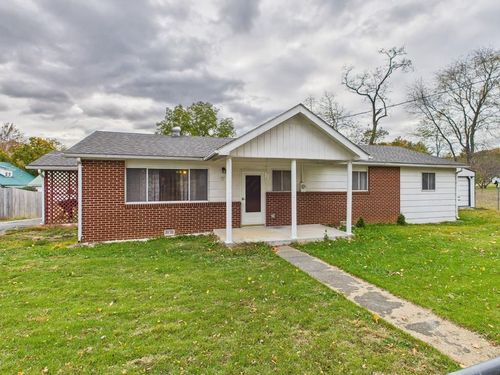 27 N Sycamore St, Peterstown, WV, 24963-1135 | Card Image