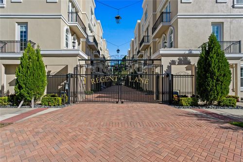 400 Regent Ln N, St Petersburg, FL, 33701-2976 | Card Image