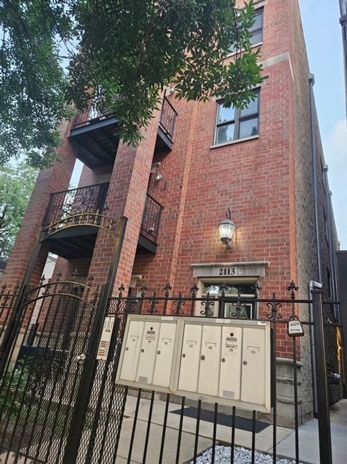 2s-2113 Gladys Ave, Chicago, IL, 60612-3174 | Card Image