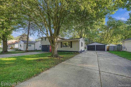 8580 Nancy Ave, Utica, MI, 48317-5336 | Card Image