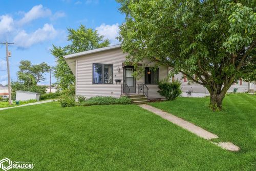208 Young St, Marshalltown, IA, 50158-3377 | Card Image
