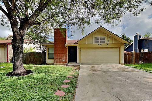 9719 Hidden Fls, San Antonio, TX, 78250-4810 | Card Image