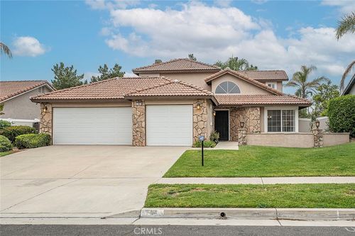 701 Black Oak Cir, Corona, CA, 92881-3957 | Card Image