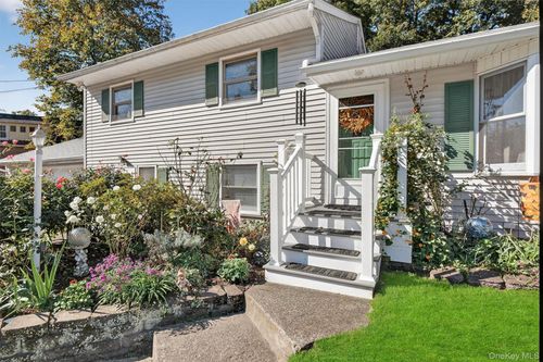 7 Weyant Ter, Highland Fls, NY, 10928-4315 | Card Image