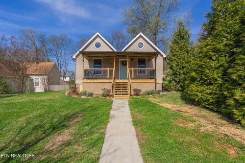 2317 E Glenwood Ave, Knoxville, TN, 37917-6974 | Card Image