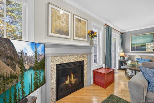 1 Doe Trl, Wappingers Falls, NY, 12590-3179 | Card Image