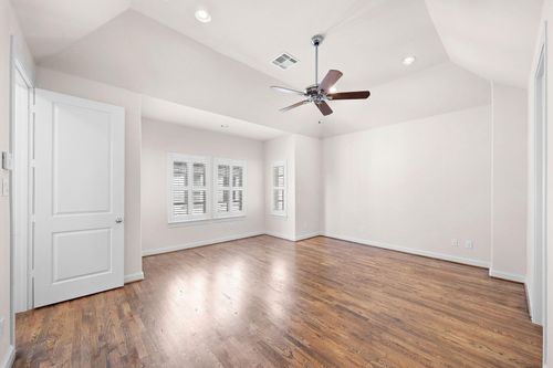 1048 W 21st St, Houston, TX, 77008-3320 | Card Image