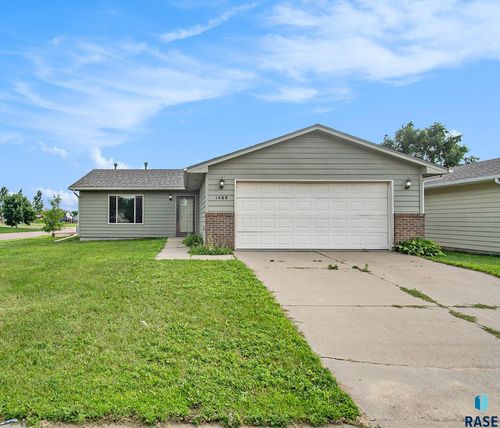 1409 E 70th St N, Sioux Falls, SD, 57104-9409 | Card Image