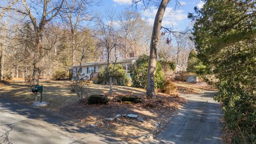 27 Hemlock Circle, Ledyard, CT, 06335 | Card Image